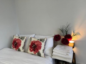 Surbiton Home with free parkings, Surbiton, Kingston upon Thames, Surrey, Greater London UK